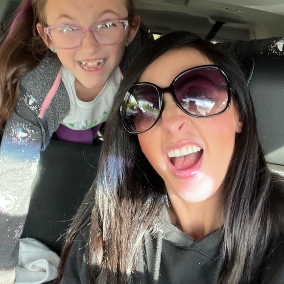 Meet your Posher, Jessica - Picture 3 of 3